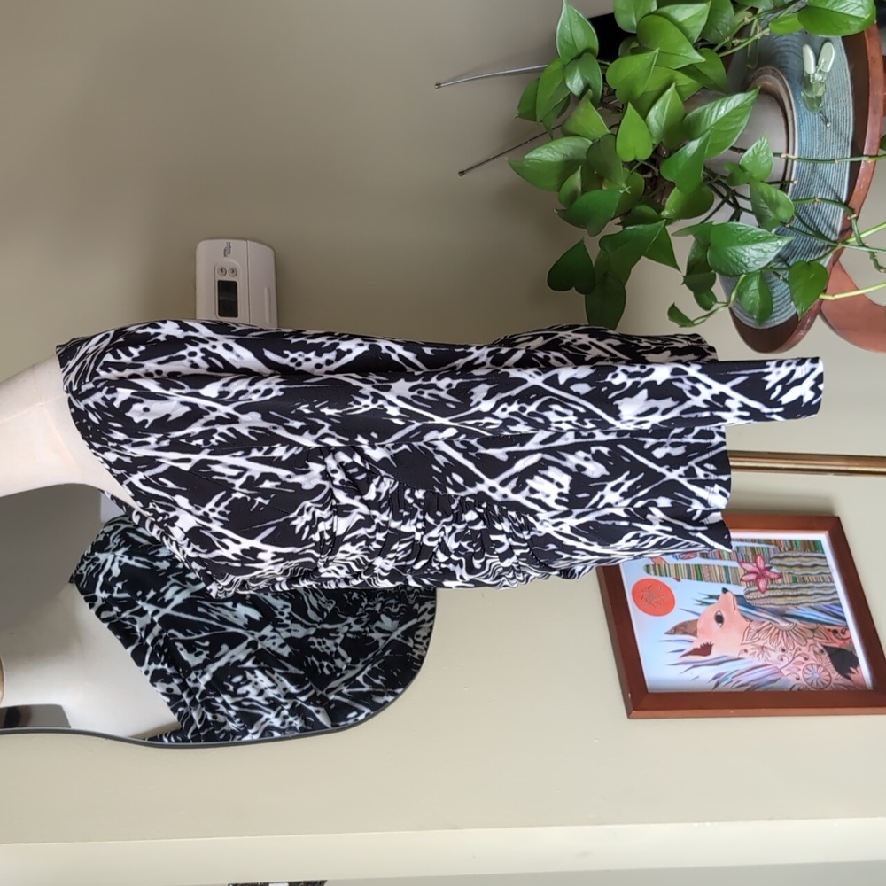 Kenneth Cole New York Abstract Drape Front Ruched Blouse Small - Picture 6 of 9